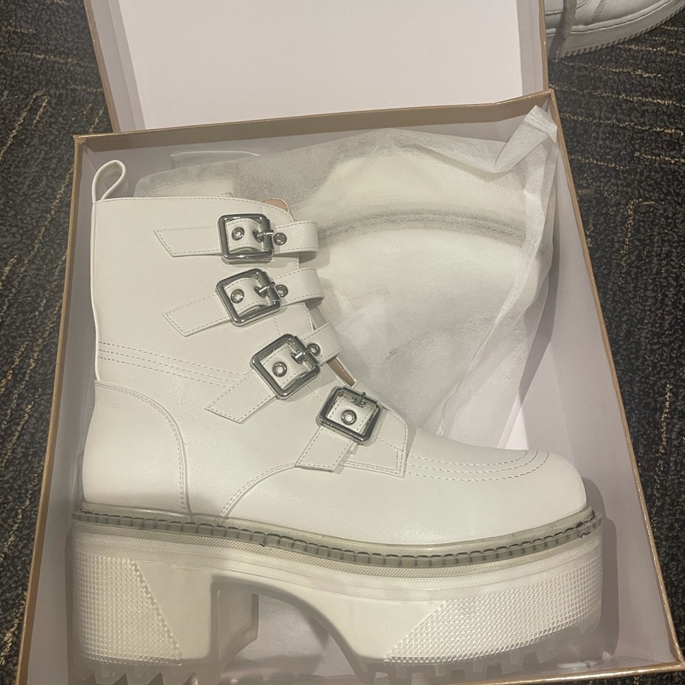 Platform Chunky White booties